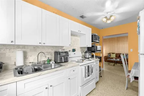 20 W 37th Street Hialeah FL 33012