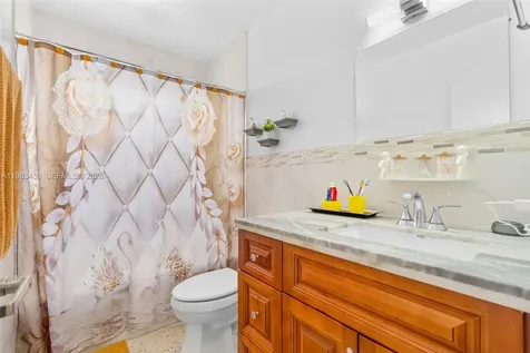 20 W 37th Street Hialeah FL 33012