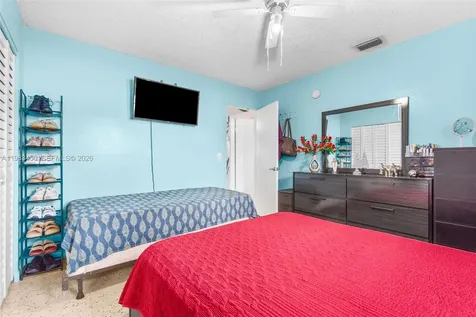 20 W 37th Street Hialeah FL 33012