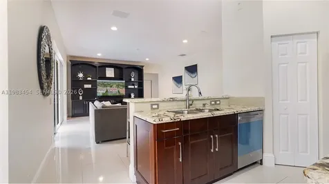 1646 Victoria Pointe Lane Weston FL 33327