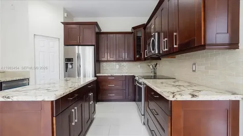 1646 Victoria Pointe Lane Weston FL 33327