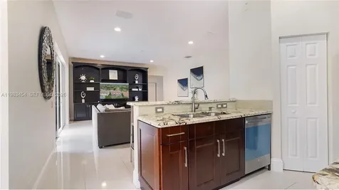 1646 Victoria Pointe Lane Weston FL 33327