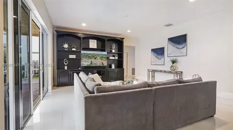 1646 Victoria Pointe Lane Weston FL 33327