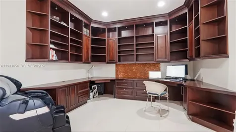 1646 Victoria Pointe Lane Weston FL 33327
