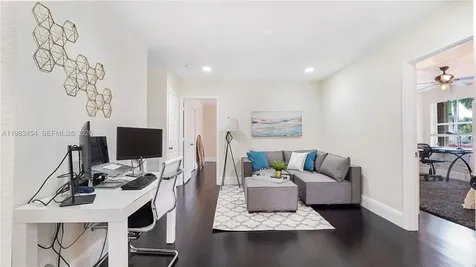 1646 Victoria Pointe Lane Weston FL 33327
