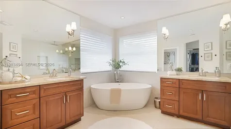 1646 Victoria Pointe Lane Weston FL 33327