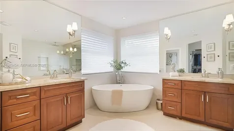 1646 Victoria Pointe Lane Weston FL 33327