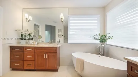 1646 Victoria Pointe Lane Weston FL 33327