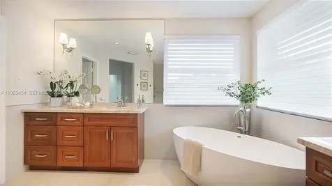 1646 Victoria Pointe Lane Weston FL 33327