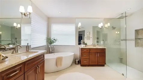 1646 Victoria Pointe Lane Weston FL 33327