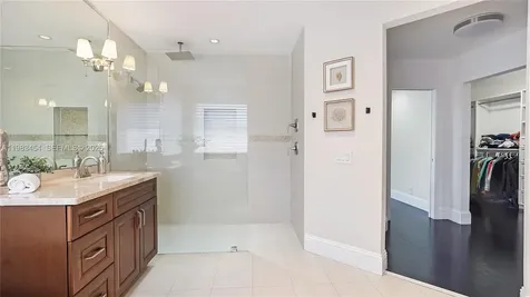 1646 Victoria Pointe Lane Weston FL 33327