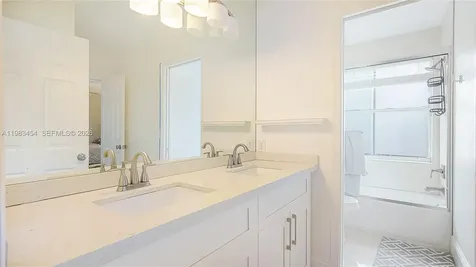 1646 Victoria Pointe Lane Weston FL 33327