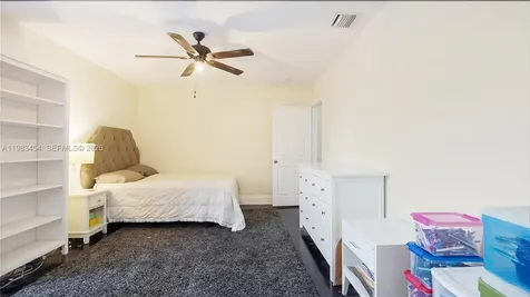 1646 Victoria Pointe Lane Weston FL 33327