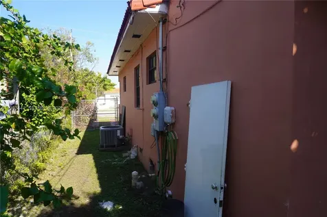 2660 SW 36th Avenue Miami FL 33133