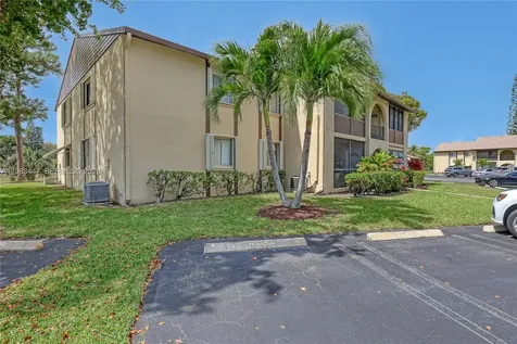 339 Pine Ridge Circle Green Acres FL 33463