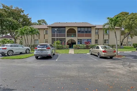 339 Pine Ridge Circle Green Acres FL 33463