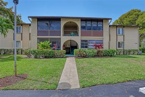 339 Pine Ridge Circle Green Acres FL 33463