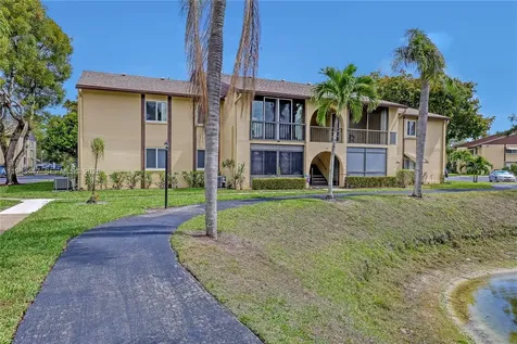 339 Pine Ridge Circle Green Acres FL 33463
