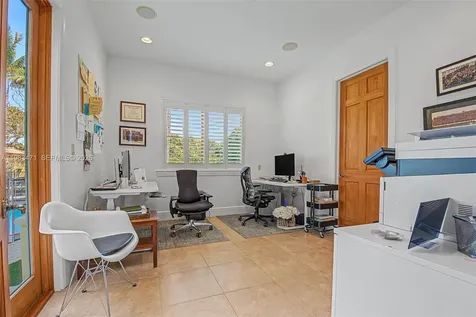 6075 SW 85th Avenue Miami FL 33143