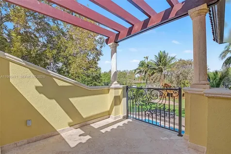 6075 SW 85th Avenue Miami FL 33143