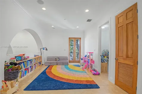 6075 SW 85th Avenue Miami FL 33143