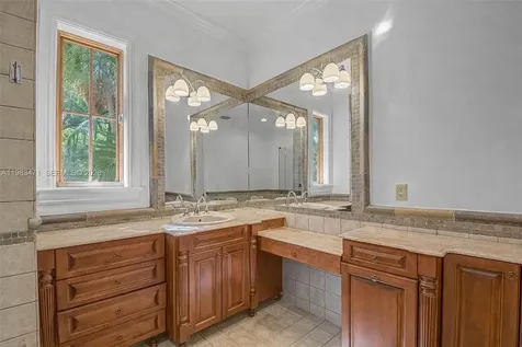 6075 SW 85th Avenue Miami FL 33143