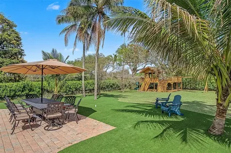 6075 SW 85th Avenue Miami FL 33143