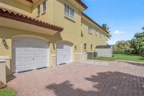 6075 SW 85th Avenue Miami FL 33143