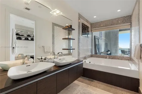 200 Biscayne Boulevard Way Miami FL 33131