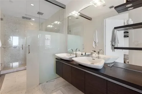 200 Biscayne Boulevard Way Miami FL 33131