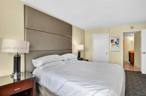 2670 E Sunrise Boulevard Fort Lauderdale FL 33304