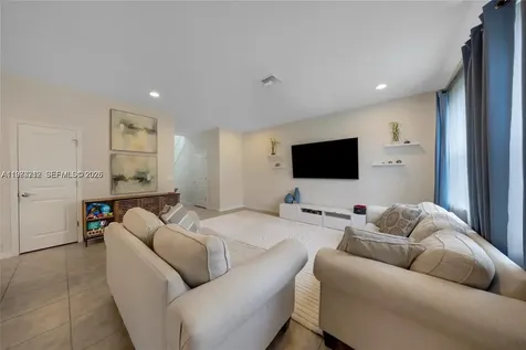 932 Banyan Drive Hollywood FL 33021
