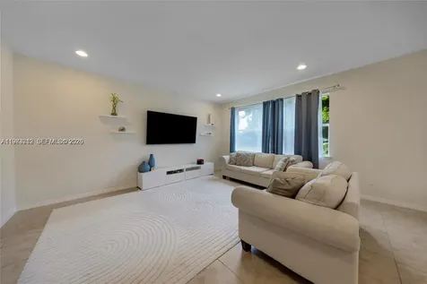 932 Banyan Drive Hollywood FL 33021
