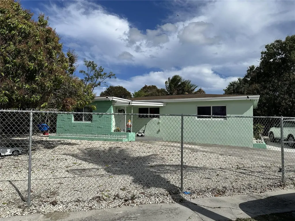 700 SW 28th Terrace Fort Lauderdale FL 33312