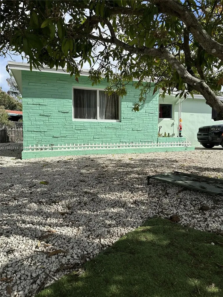 700 SW 28th Terrace Fort Lauderdale FL 33312