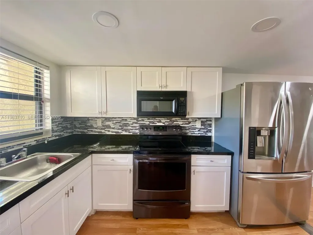 8975 Palm Tree Lane Pembroke Pines FL 33024