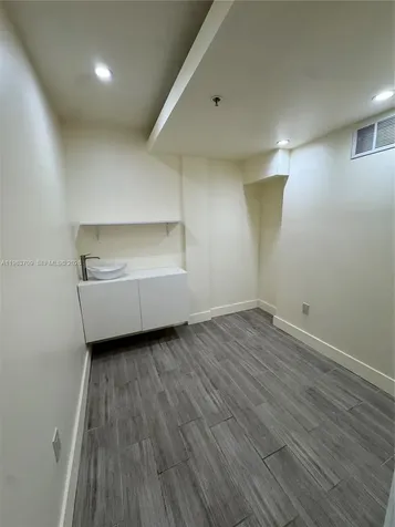 110 Washington Avenue Miami Beach FL 33139
