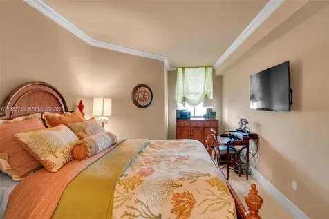 9751 E Bay Harbor Drive Bay Harbor Islands FL 33154