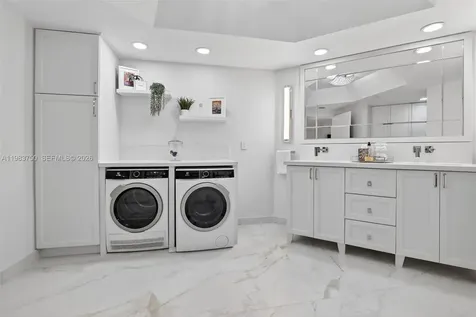 2800 Island Boulevard Aventura FL 33160