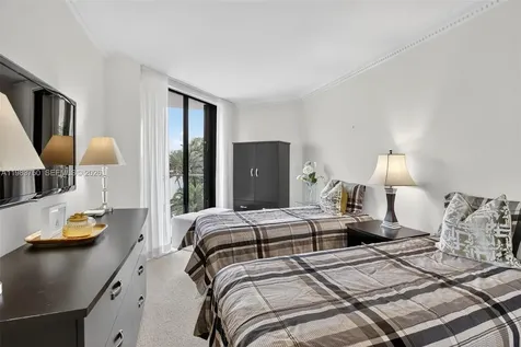 2800 Island Boulevard Aventura FL 33160