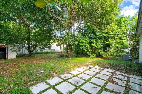 6831 Greene Street Hollywood FL 33024