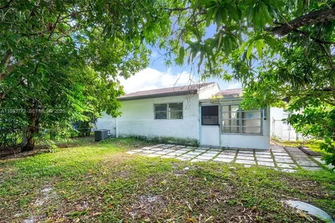 6831 Greene Street Hollywood FL 33024