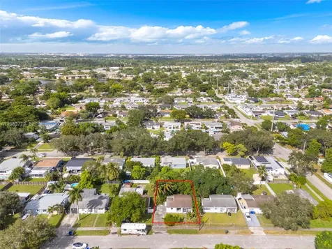 6831 Greene Street Hollywood FL 33024