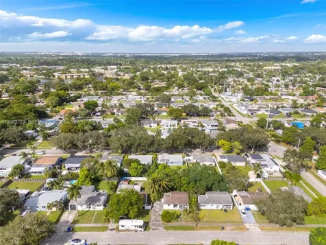 6831 Greene Street Hollywood FL 33024