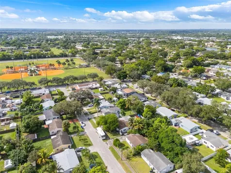 6831 Greene Street Hollywood FL 33024