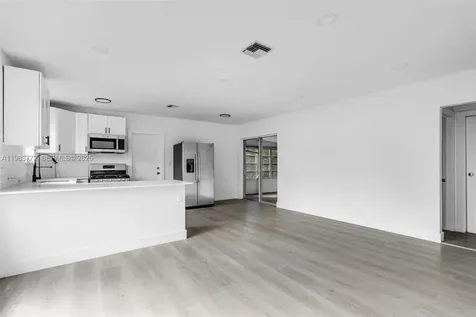 6831 Greene Street Hollywood FL 33024