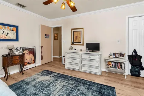 2132 NE 171st Street North Miami Beach FL 33162