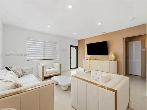 550 NW 58th Avenue Miami FL 33126