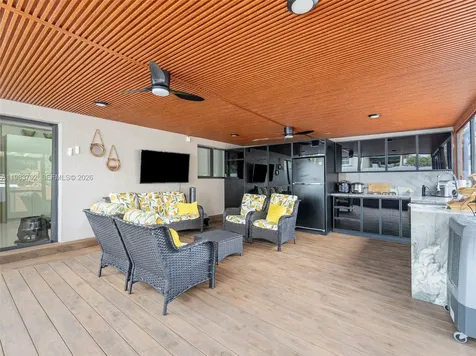 550 NW 58th Avenue Miami FL 33126