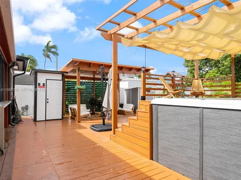 550 NW 58th Avenue Miami FL 33126
